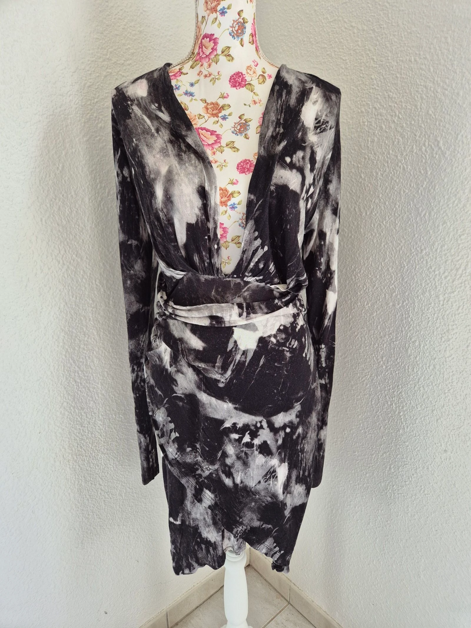 Robe Religion L 42 noire tie and dye manches longues col V drapée chic soirée 100% viscose
